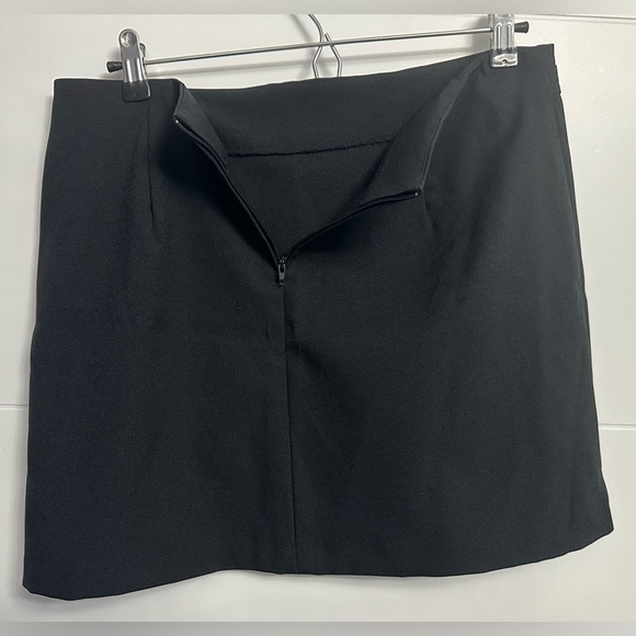 Y2K Juniors Skirt with Metal Accent - Size 11 - Picture 3 of 8